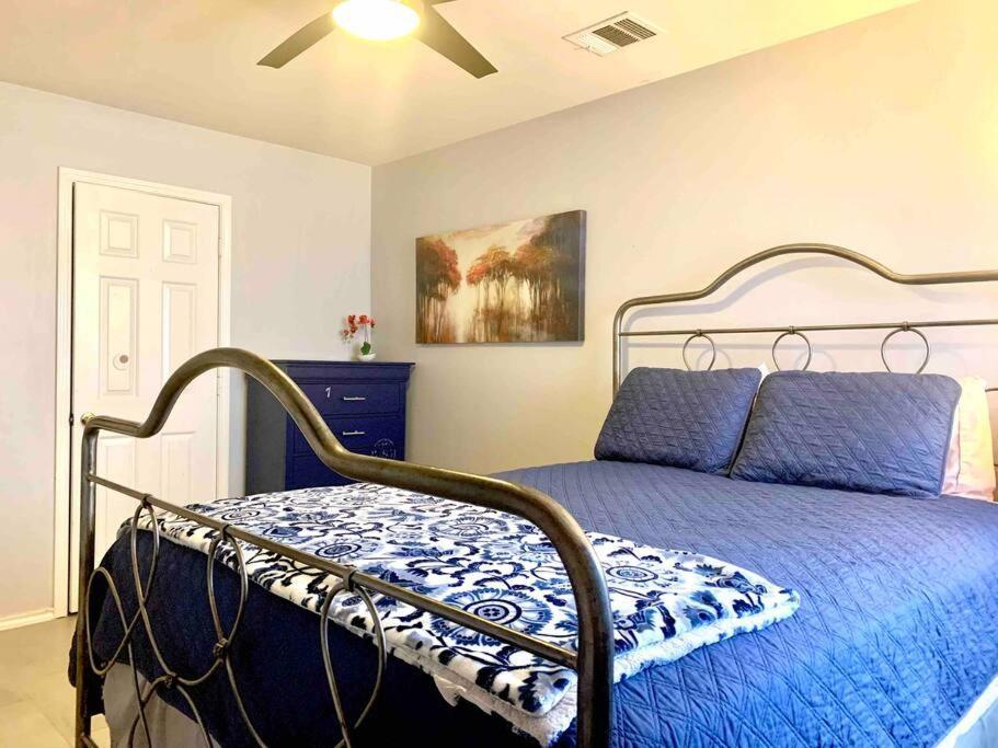 Modern Updates - Great Location - King Bed- Bmt San Antonio Exterior photo